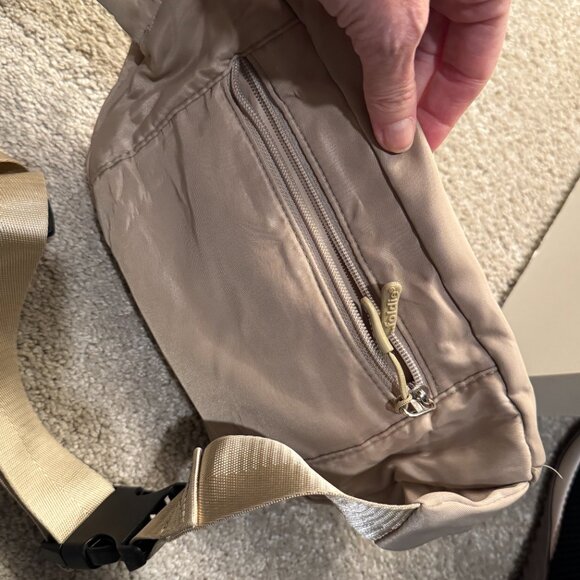 Foldie cream colored cross body bag - Picture 3 of 3